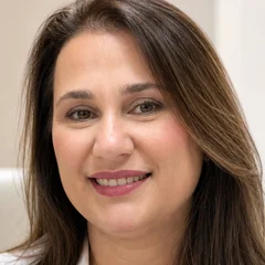 Dra. Claudia Catelan